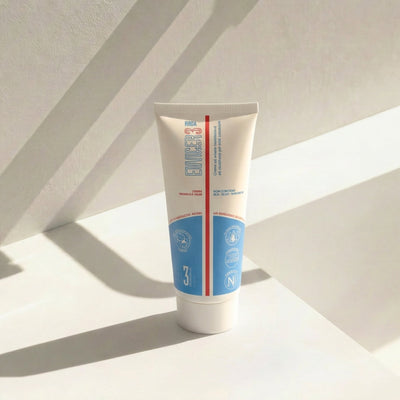 Crema Emolliente Magra per Pelle Atopica Envicer3® 200 ml – flacone in uso